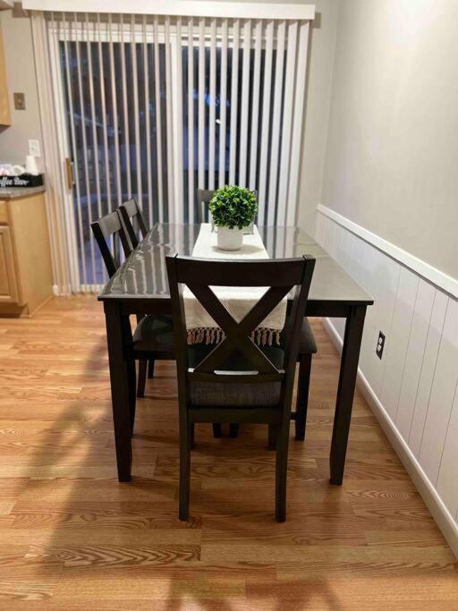 Cozy Bungalow In Madison Heights Extérieur photo