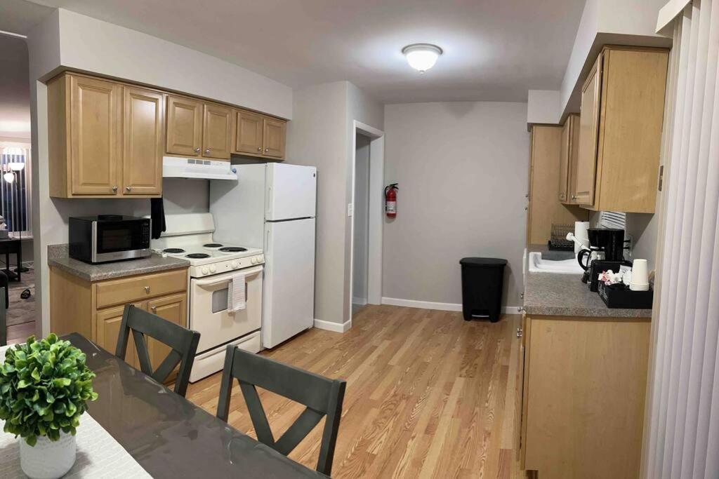 Cozy Bungalow In Madison Heights Extérieur photo