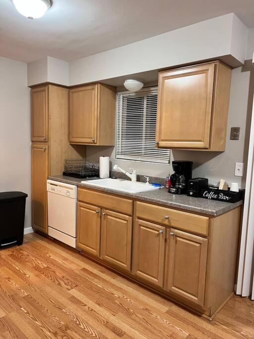 Cozy Bungalow In Madison Heights Extérieur photo
