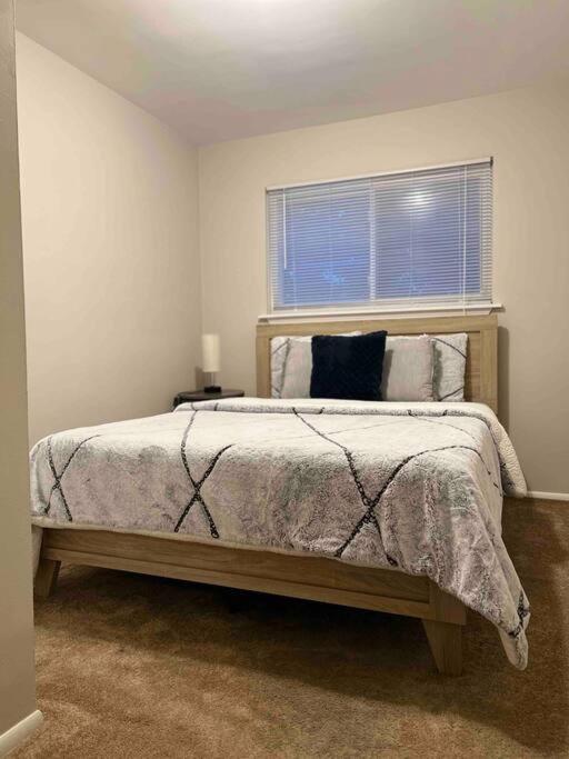 Cozy Bungalow In Madison Heights Extérieur photo